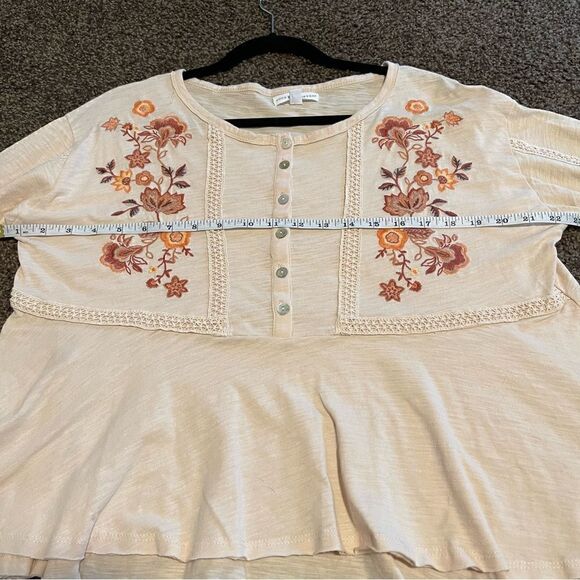 Coco + Jaimeson- Cream Embroidered Peplum Blouse, Size Large - Picture 9 of 11